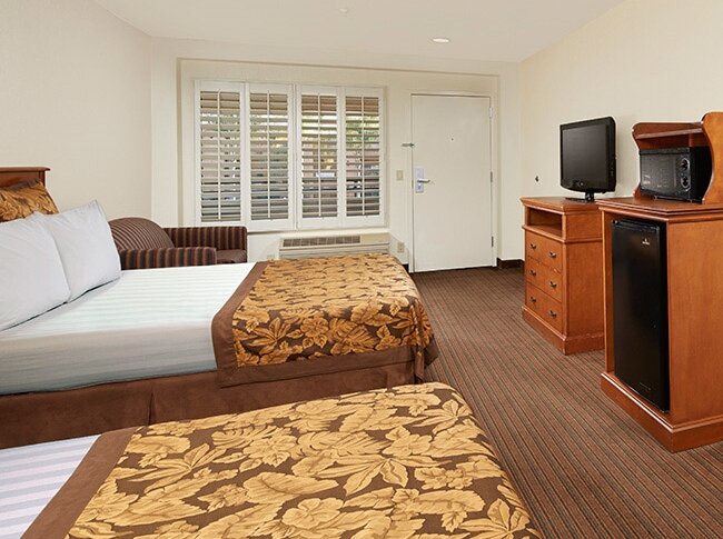 Anaheim Desert Inn and Suites — photo 23 of 60