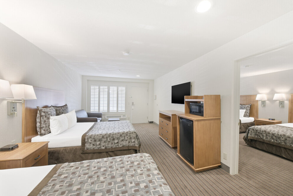 Anaheim Desert Inn and Suites — photo 33 of 60