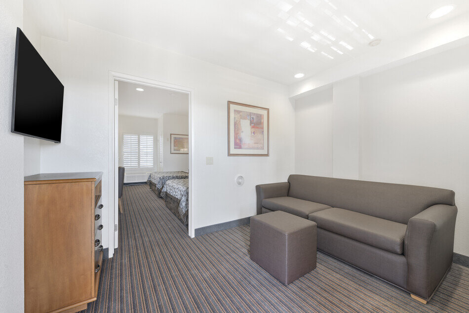 Anaheim Desert Inn and Suites — photo 29 of 60
