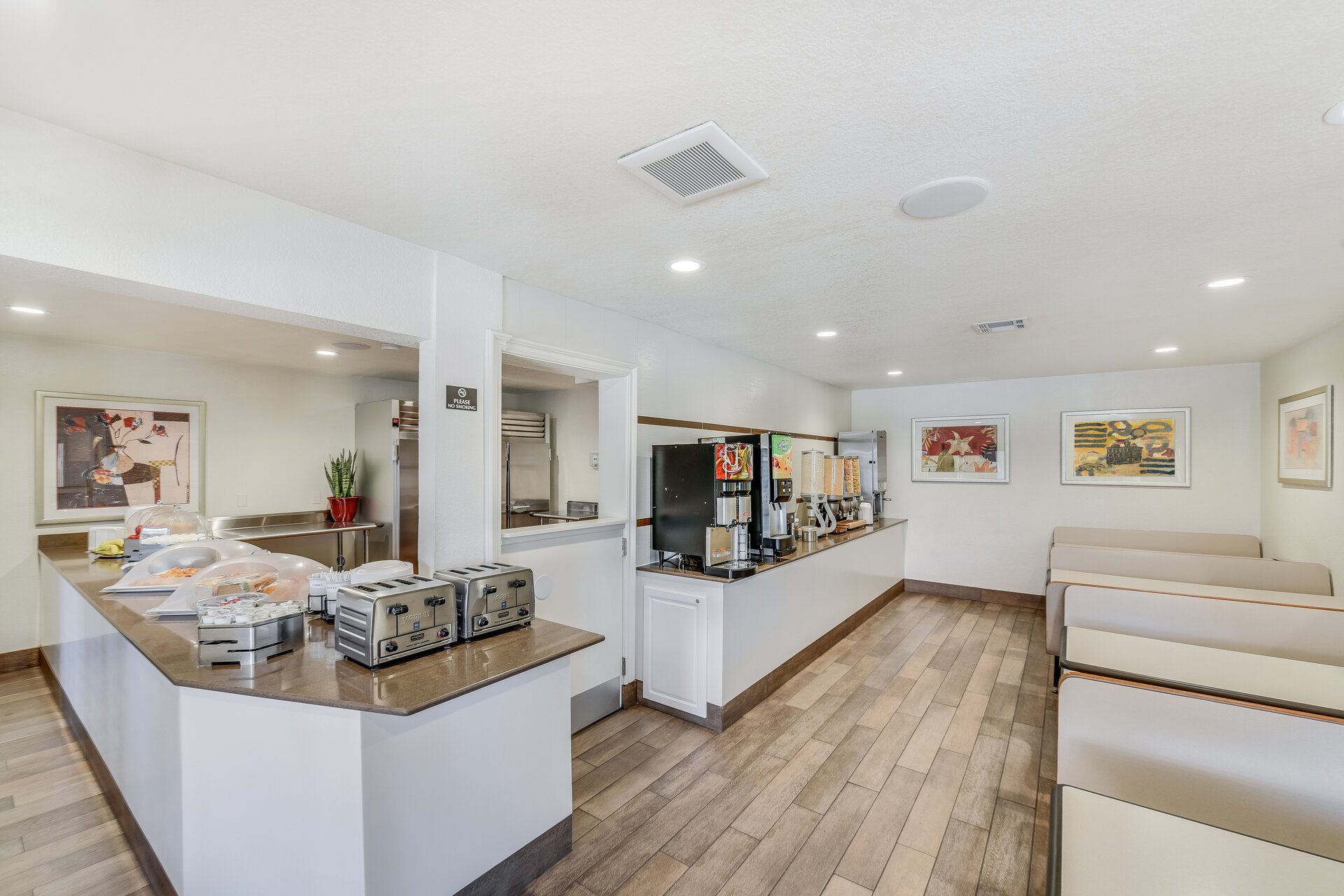 Anaheim Desert Inn and Suites — photo 11 of 60