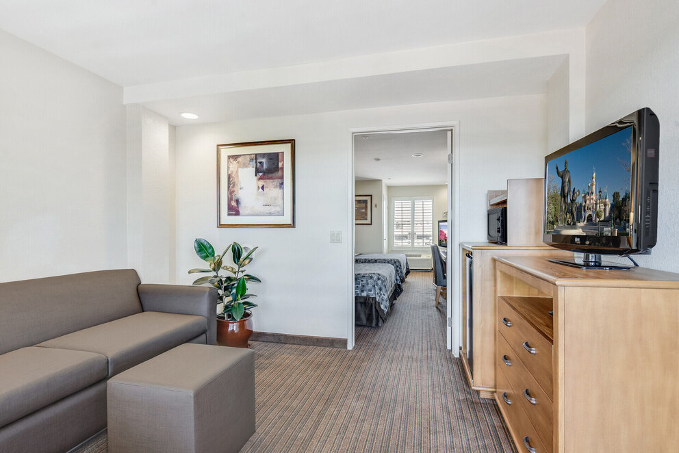 Anaheim Desert Inn and Suites — photo 30 of 60