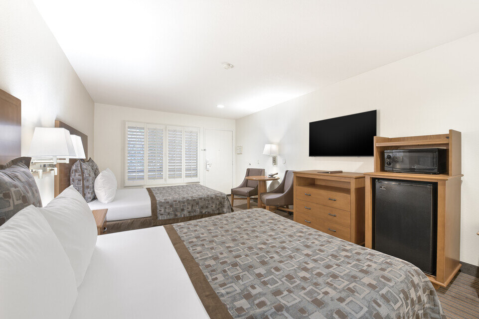 Anaheim Desert Inn and Suites — photo 39 of 60